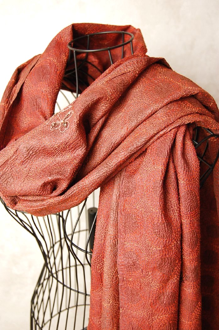 インド ウエストベンガル州の手刺繍シルク大判ストール - アジアの布