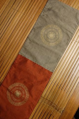 インドネシア ゴールドプリントパッチワークテーブルランナー
